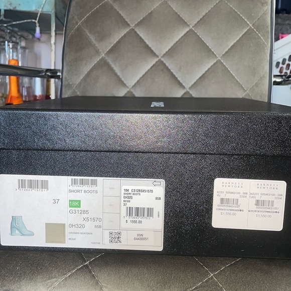 Beautiful Chanel boots! Short, beige, silver C’s - Picture 2 of 15